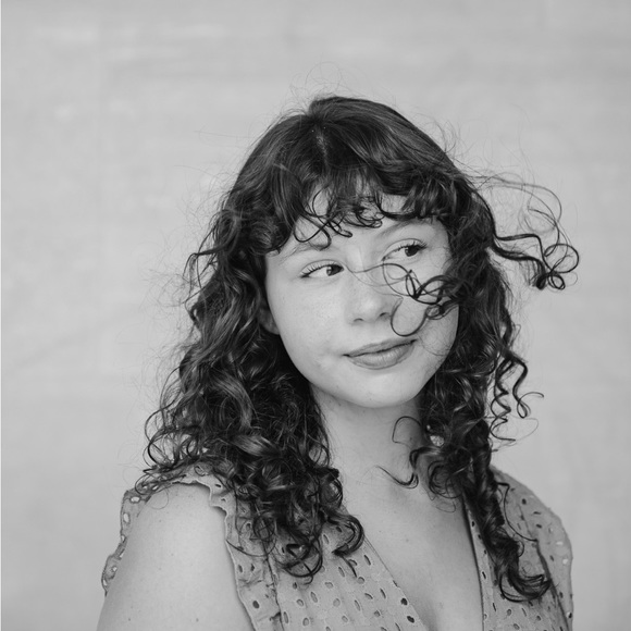 Meet your Posher, Daisey - Picture 1 of 2